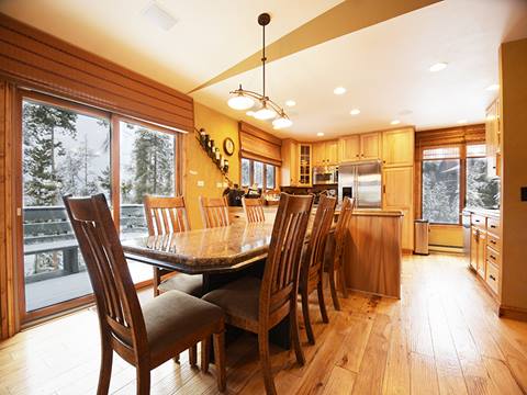 The dining room at the 61 Jabberwocky vacation rental at Winter Park Resort 