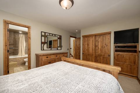 Master Queen bedroom