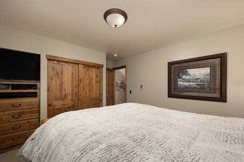 Second queen bedroom. 